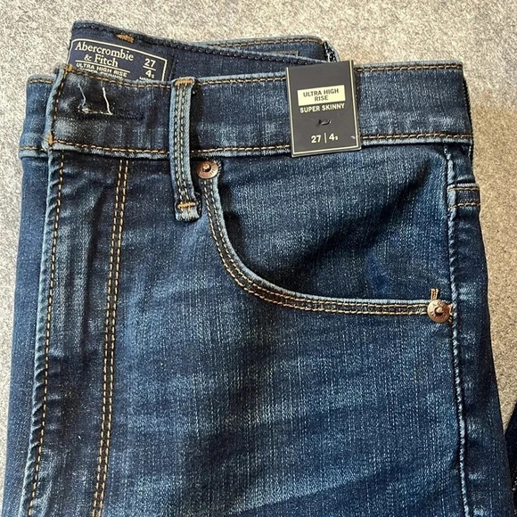 NWT's Abercrombie & Fitch Ultra High  Rise Super Skinny, size 27/4S - Picture 3 of 12